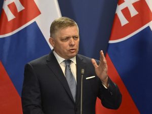 Budapest, 2024. január 16.
Robert Fico szlovák kormányfõ Orbán Viktor miniszterelnökkel közösen tartott sajtótájékoztatóján a Karmelita kolostorban 2024. január 16-án.
MTI/Koszticsák Szilárd