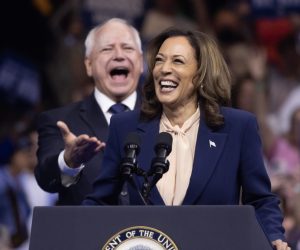 Philadelphia, 2024. augusztus 7.
Kamala Harris amerikai alelnök, a Demokrata Párt nem hivatalos elnökjelöltje (j) és alelnökjelöltje, Tim Walz minnesotai kormányzó elsõ közös kampányrendezvényén vesz részt Philadelphiában 2024. augusztus 6-án. Az elnökválasztást november 5-én tartják az Egyesült Államokban.
MTI/EPA/Michael Reynolds