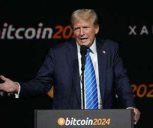 Nashville, 2024. július 28.
Donald Trump volt amerikai elnök, a Republikánus Párt elnökjelöltje beszédet mond a Bitcoin 2024 elnevezésû konferencián a Tennessee állambeli Nashville-ben 2024. július 27-én. Az elnökválasztást november 5-én tartják az Egyesült Államokban.
MTI/AP/Mark Humphrey