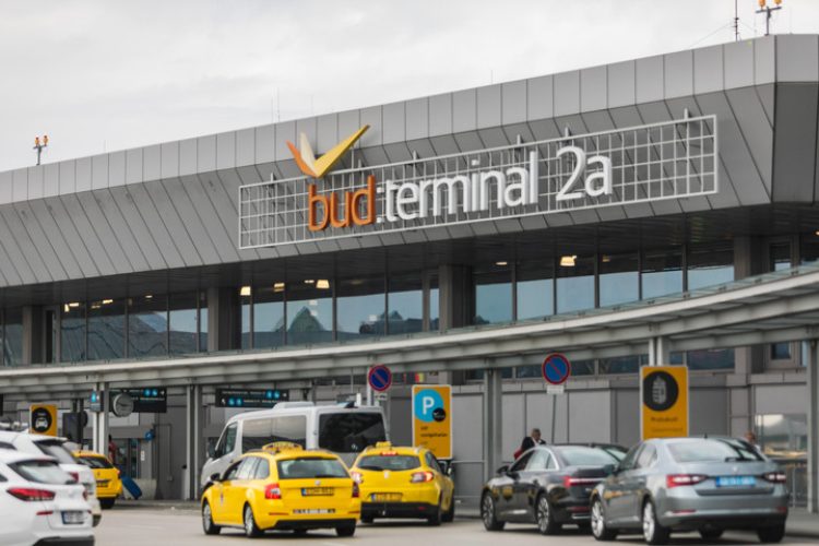 Repter illusztraciok
Liszt Ferenc Nemzetkozi repuloter
bud airport terminal 2 a 2a bejarat taxi ferihegyBudapest
2019.10.16.
foto: Papajcsik eter